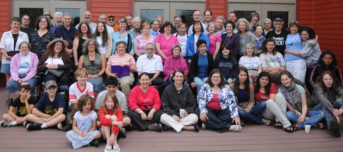 Group Photo of Fabrangeners at Pearlstone Retreat
